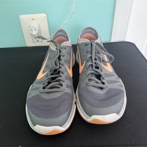 Nike Women's Orange and Gray Sneakers Size 8
